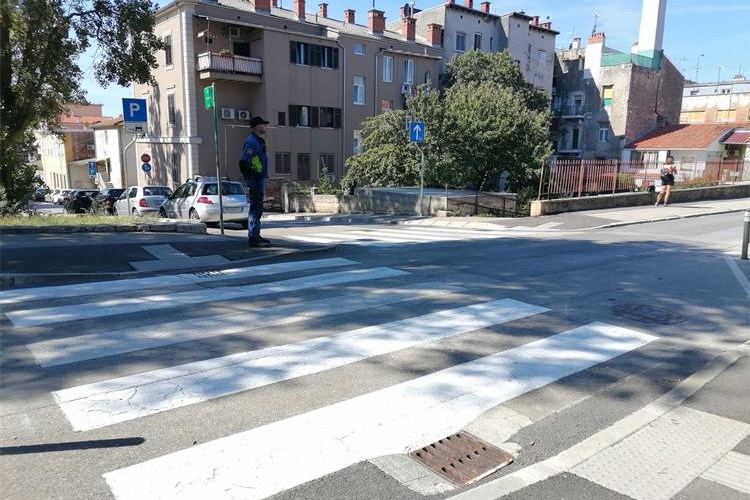 Policija u Puli provela akciju 'Zaštita pješaka' UTVRĐENA 34 PREKRŠAJA